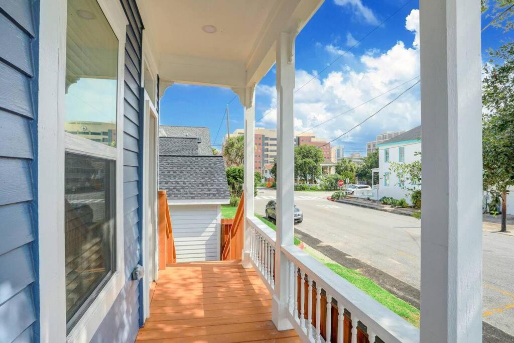 Renovated Beach Bungalow! Галвестон Экстерьер фото